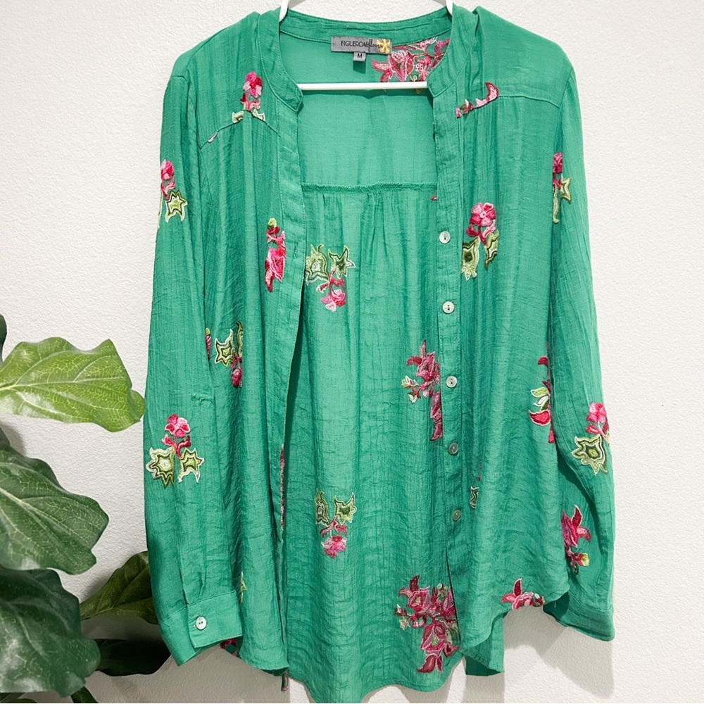 Fig&flower Anthropologie green embroidered floral shirt